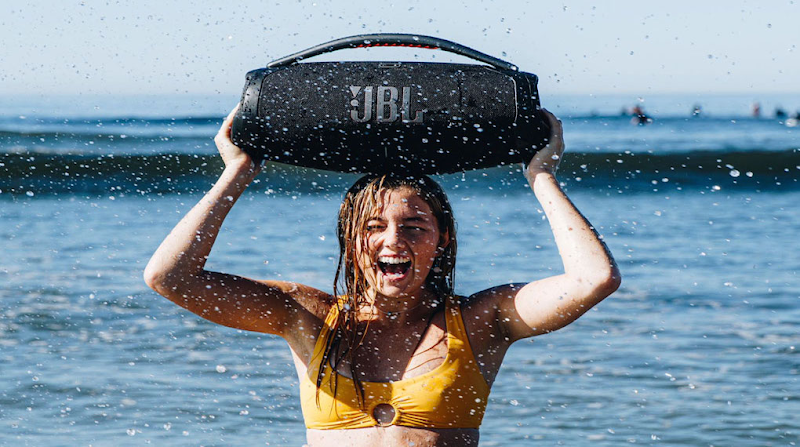 JBL Boombox 3 sở hữu chỉ số IP67 - Kháng hoàn toàn bụi và kháng nước vượt trội